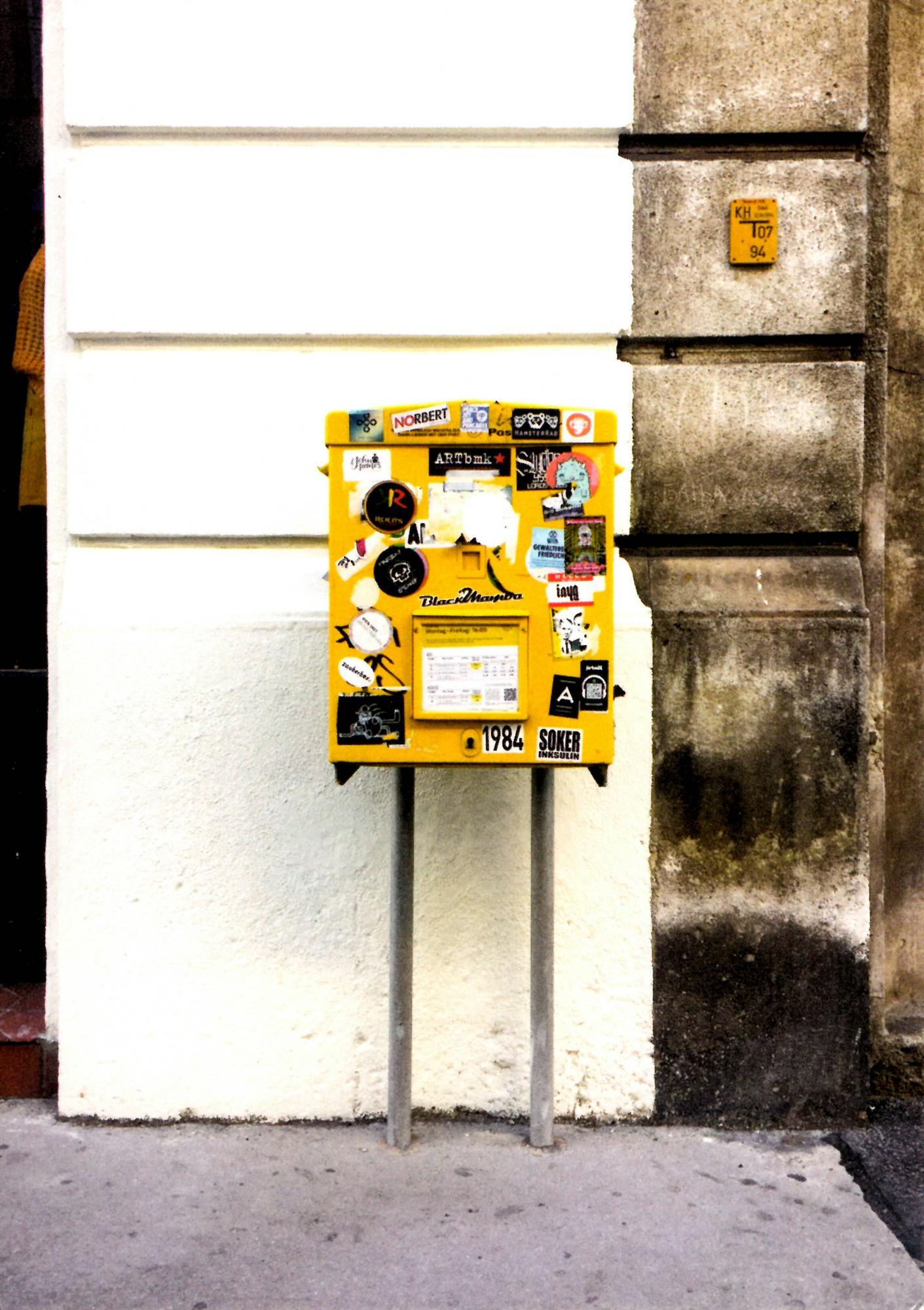 Jonathan Monk, »Picture Post Card Posted From Post Box Pictured (Vienna)«, 2020